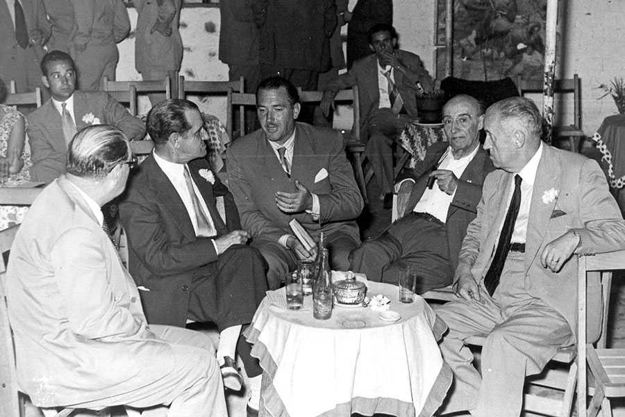 Juan Cortés avec les toreros Juan Belmonte et Rafael El Gallo, 1953